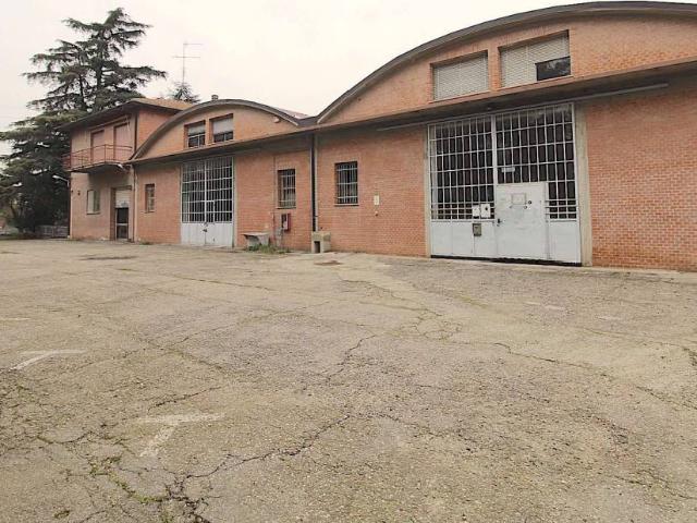 Locale Commerciale in vendita a Nuovo Circondario Imolese, Imola