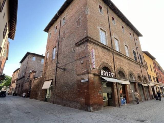 Locale Commerciale in vendita a Nuovo Circondario Imolese, Imola