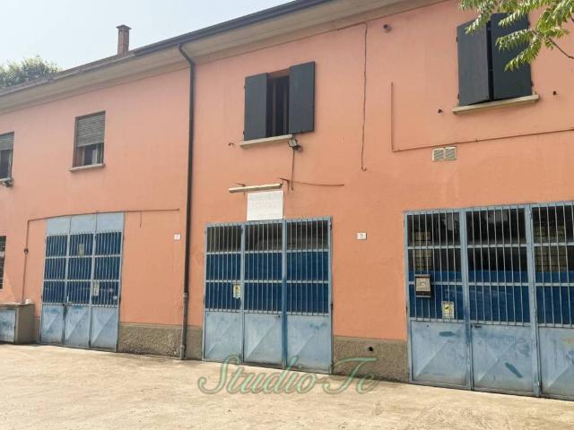 Locale Commerciale in vendita a Nuovo Circondario Imolese, Imola