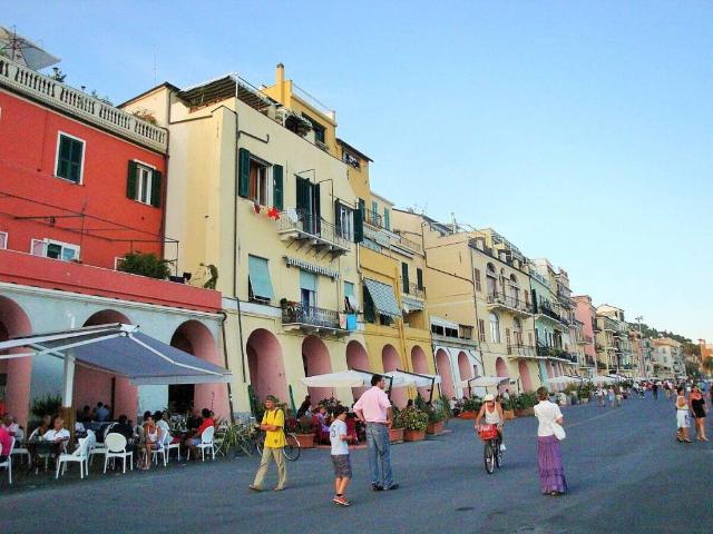 Locale Commerciale in vendita a Caramagnetta, Imperia