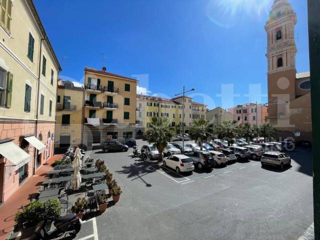 Locale Commerciale in vendita a Imperia, Liguria