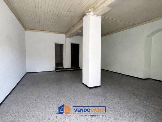 Locale Commerciale in vendita a Caramagnetta, Imperia