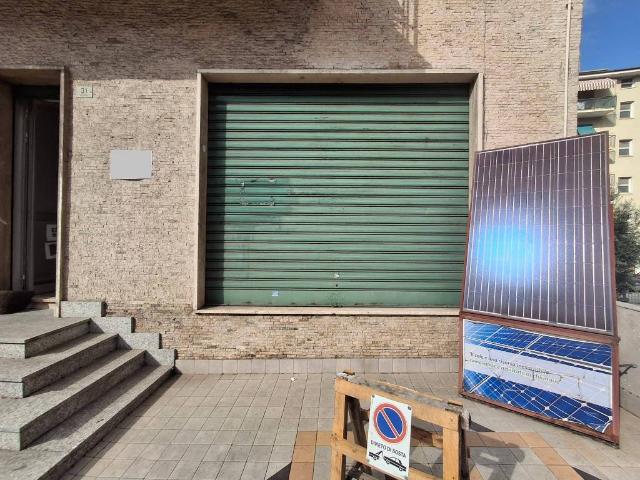 Locale Commerciale in vendita a Oliveto, Imperia