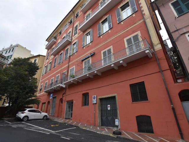 Locale Commerciale in vendita a Borgo Marina, Imperia
