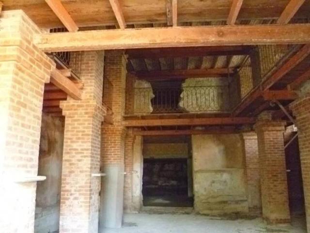 Locale Commerciale in vendita a Poggi Inferiore, Imperia