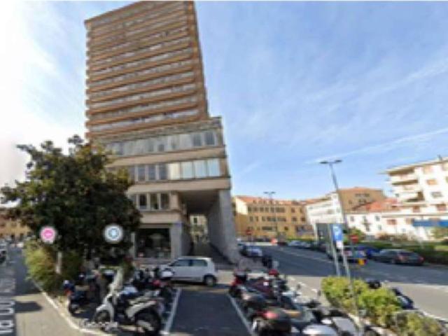 Locale Commerciale in vendita a Imperia, Liguria