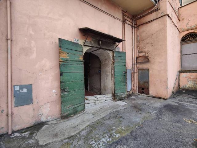 Locale Commerciale in vendita a Borgo Foce, Imperia
