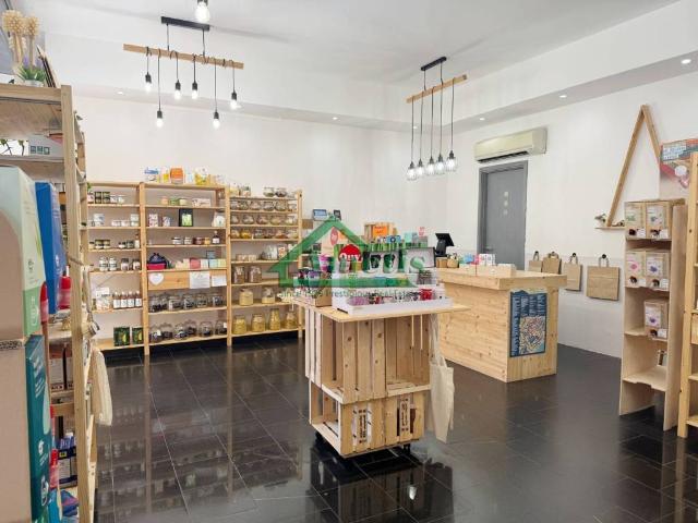 Locale Commerciale in vendita a Caramagnetta, Imperia