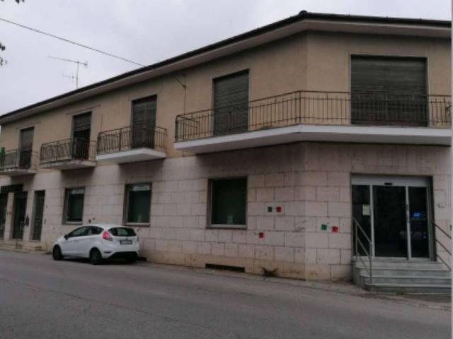 Locale Commerciale in vendita a Piemonte, Asti