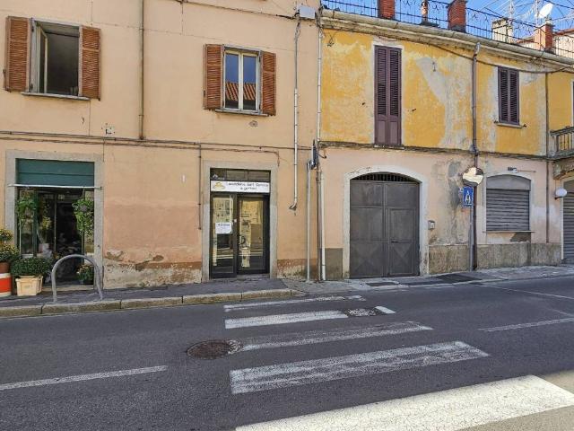 Locale Commerciale in vendita a Frascarolo, Induno Olona