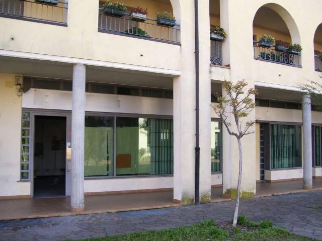 Locale Commerciale in vendita a Villa Romanò, Inverigo