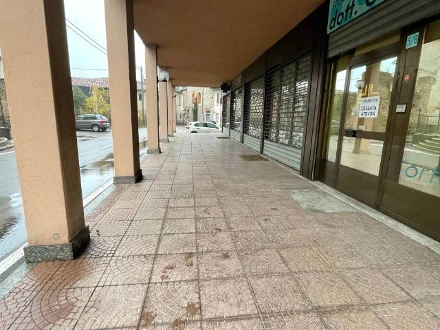 Locale Commerciale in vendita a Inverigo, Lombardia