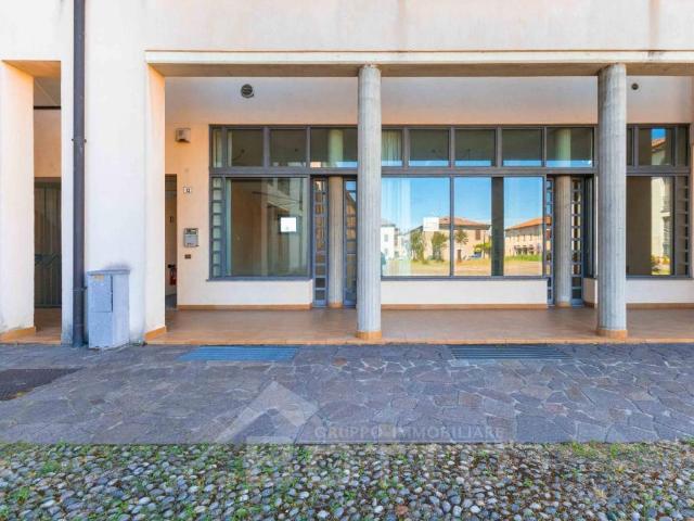 Locale Commerciale in vendita a Villa Romanò, Inverigo