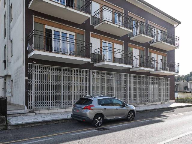 Locale Commerciale in vendita a Inverigo, Lombardia