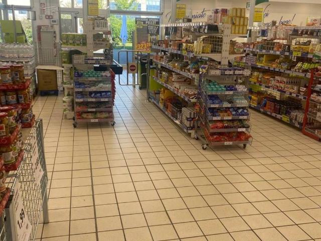 Locale Commerciale in vendita a Inzago, Lombardia