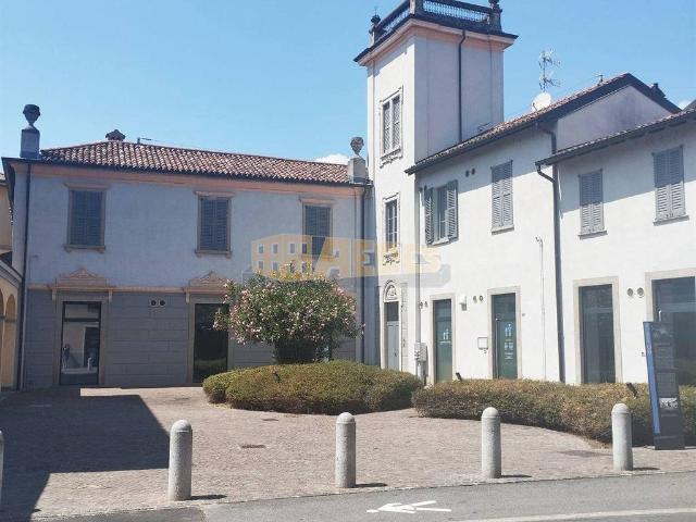 Locale Commerciale in vendita a Inzago, Lombardia