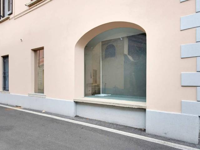 Locale Commerciale in vendita a Iseo, Brescia