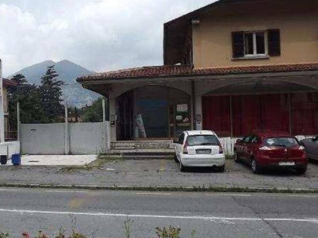 Locale Commerciale in vendita a Pilzone, Iseo