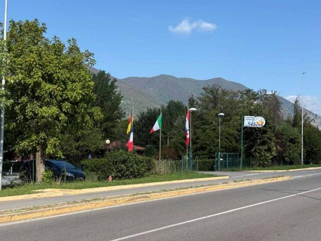 Locale Commerciale in vendita a Clusane, Iseo