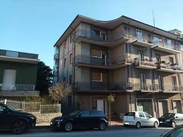 Locale Commerciale in vendita a Isernia, Molise