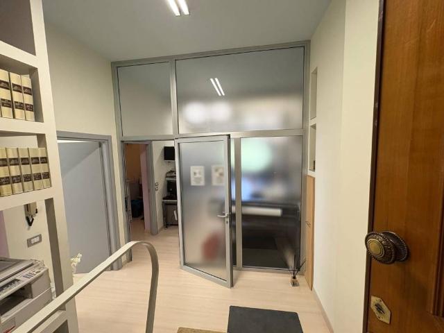 Locale Commerciale in vendita a San Lazzaro, Isernia