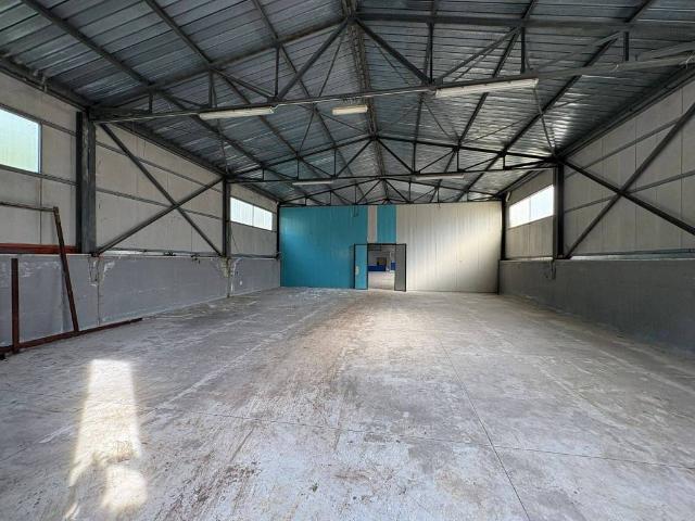 Locale Commerciale in vendita a Signora Rosa, Isernia