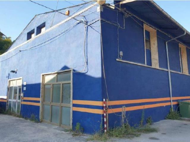 Locale Commerciale in vendita a San Lazzaro, Isernia