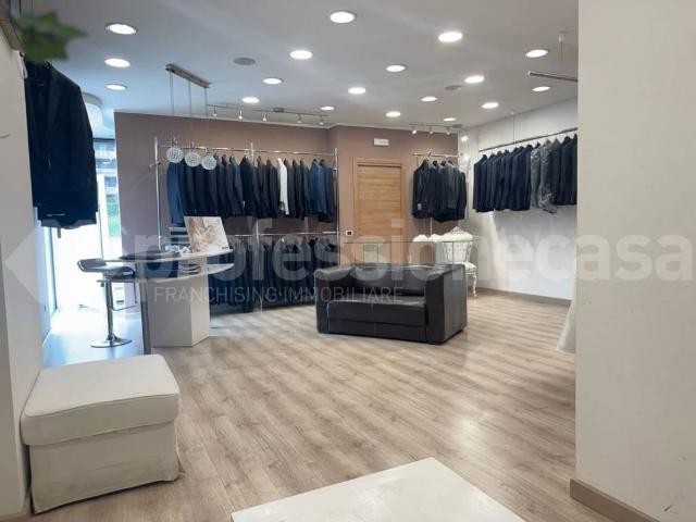 Locale Commerciale in vendita a San Lazzaro, Isernia