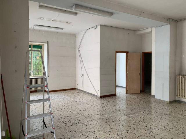 Locale Commerciale in vendita a San Lazzaro, Isernia