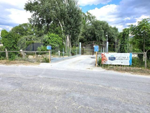 Locale Commerciale in vendita a San Lazzaro, Isernia