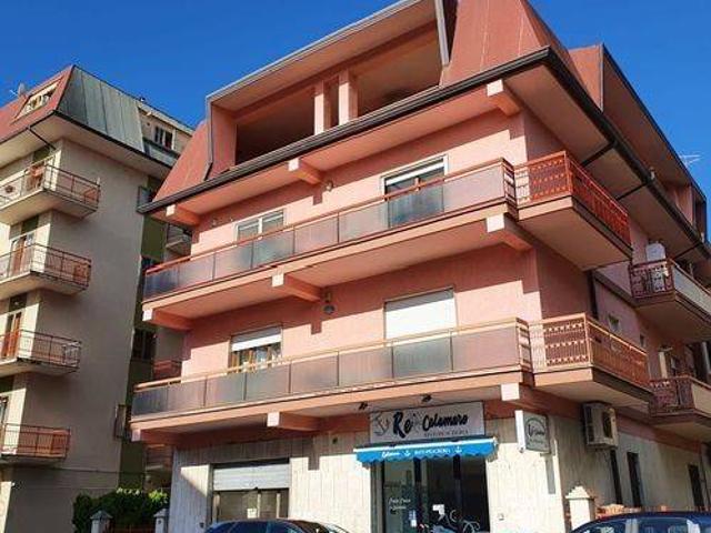 Locale Commerciale in vendita a San Lazzaro, Isernia