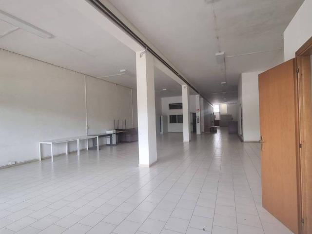 Locale Commerciale in vendita a Signora Rosa, Isernia