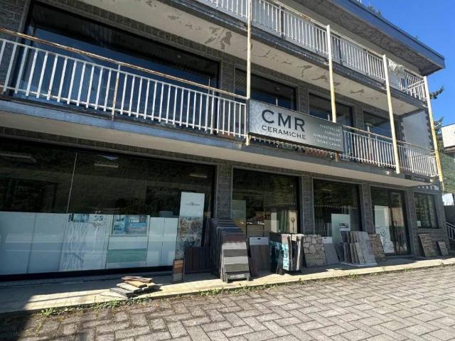 Locale Commerciale in vendita a Isola Del Cantone, Liguria