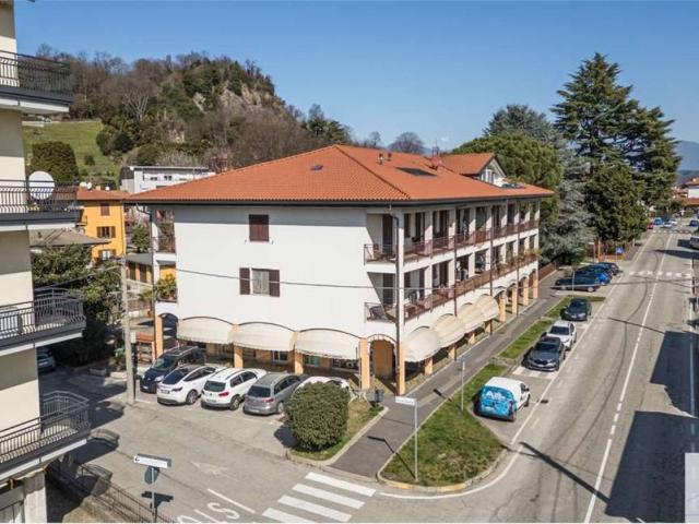 Locale Commerciale in vendita a Ispra, Lombardia