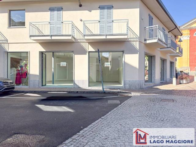Locale Commerciale in vendita a Ispra, Lombardia