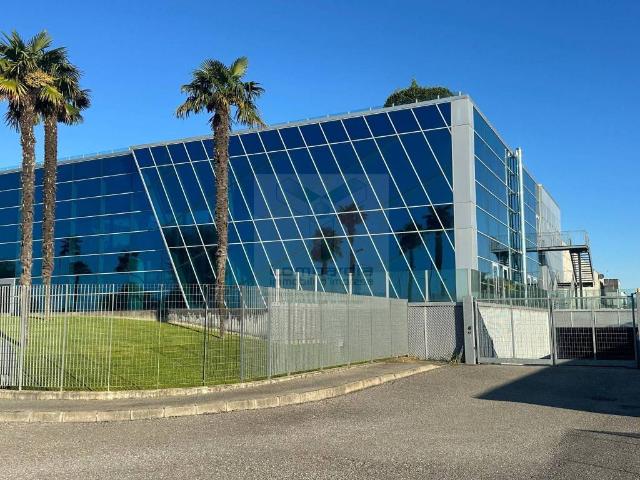 Locale Commerciale in vendita a Isso, Lombardia