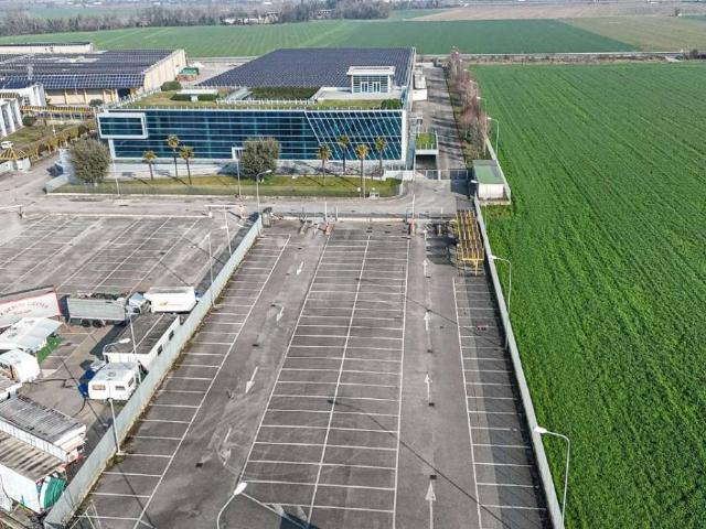 Locale Commerciale in vendita a Isso, Lombardia