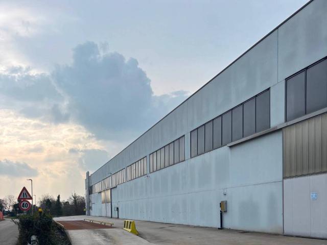 Locale Commerciale in vendita a Istrana, Veneto