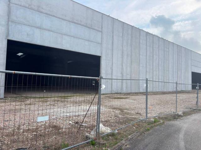 Locale Commerciale in vendita a Istrana, Veneto