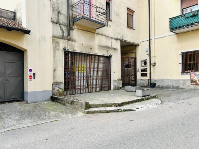 Locale Commerciale in vendita a Jerago Con Orago, Lombardia