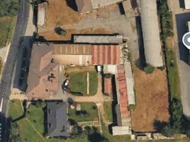 Locale Commerciale in vendita a Albizzate, Lombardia
