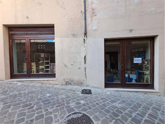 Locale Commerciale in vendita a Marche, Ancona