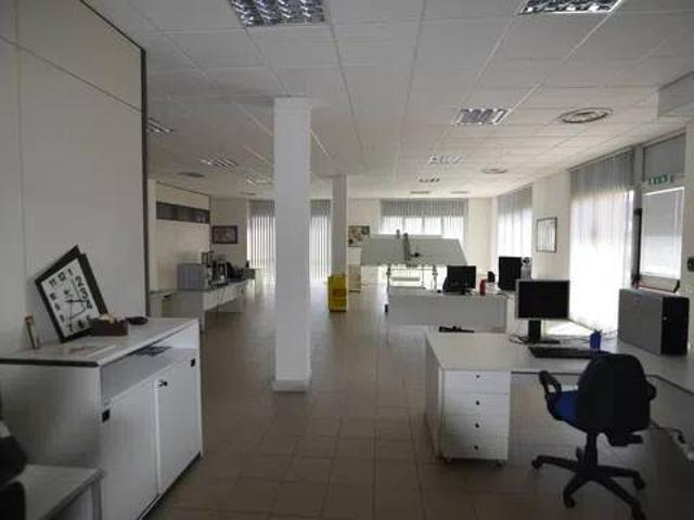 Locale Commerciale in vendita a Marche, Ancona