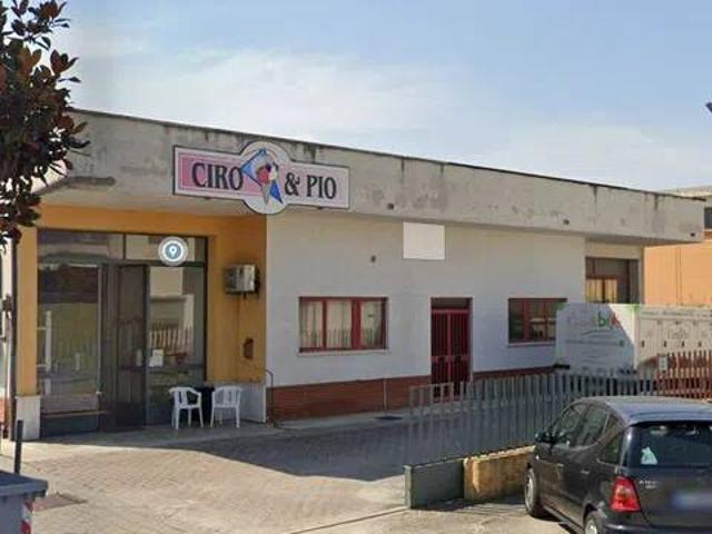Locale Commerciale in vendita a Marche, Ancona