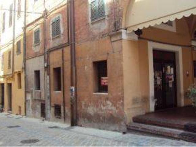 Locale Commerciale in vendita a Marche, Ancona