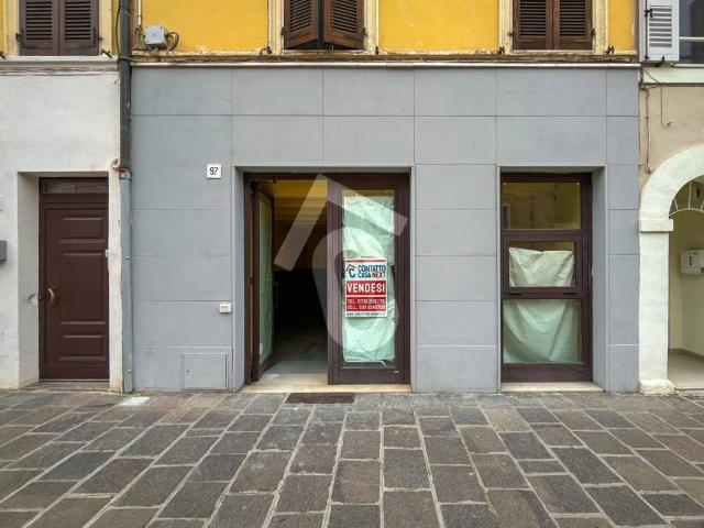 Locale Commerciale in vendita a Marche, Ancona