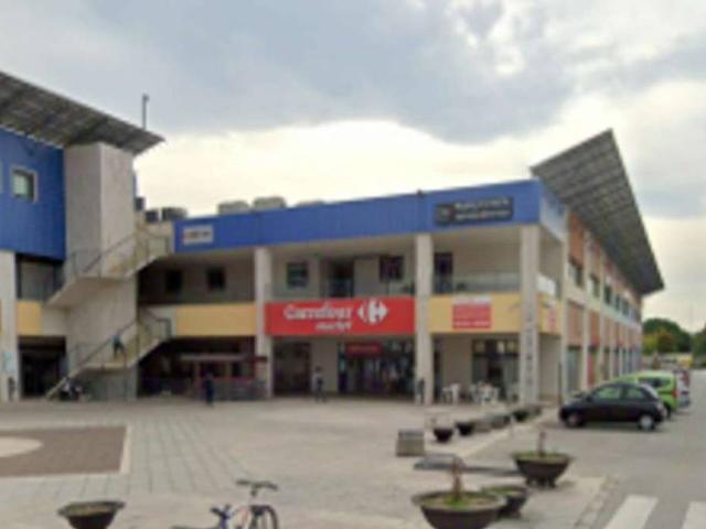 Locale Commerciale in vendita a Marche, Ancona