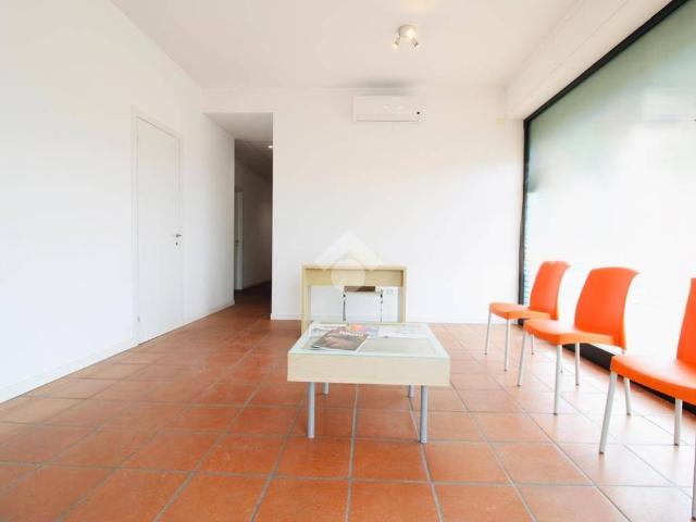 Locale Commerciale in vendita a Jesolo, Veneto