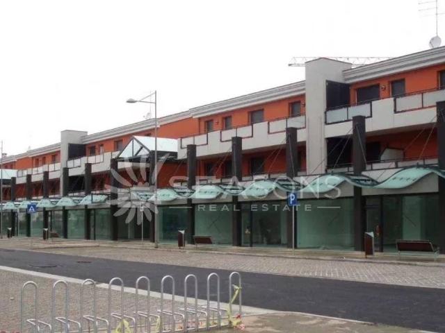 Locale Commerciale in vendita a Jesolo, Veneto