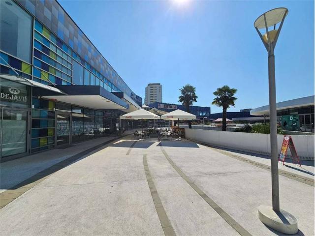 Locale Commerciale in vendita a Jesolo, Veneto